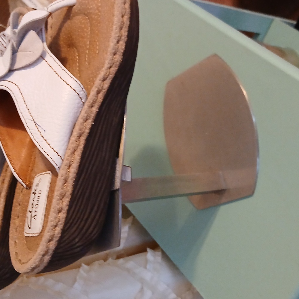 White Leather Clarks Artisan Sandals 8 And 1/2 - Picture 4 of 10